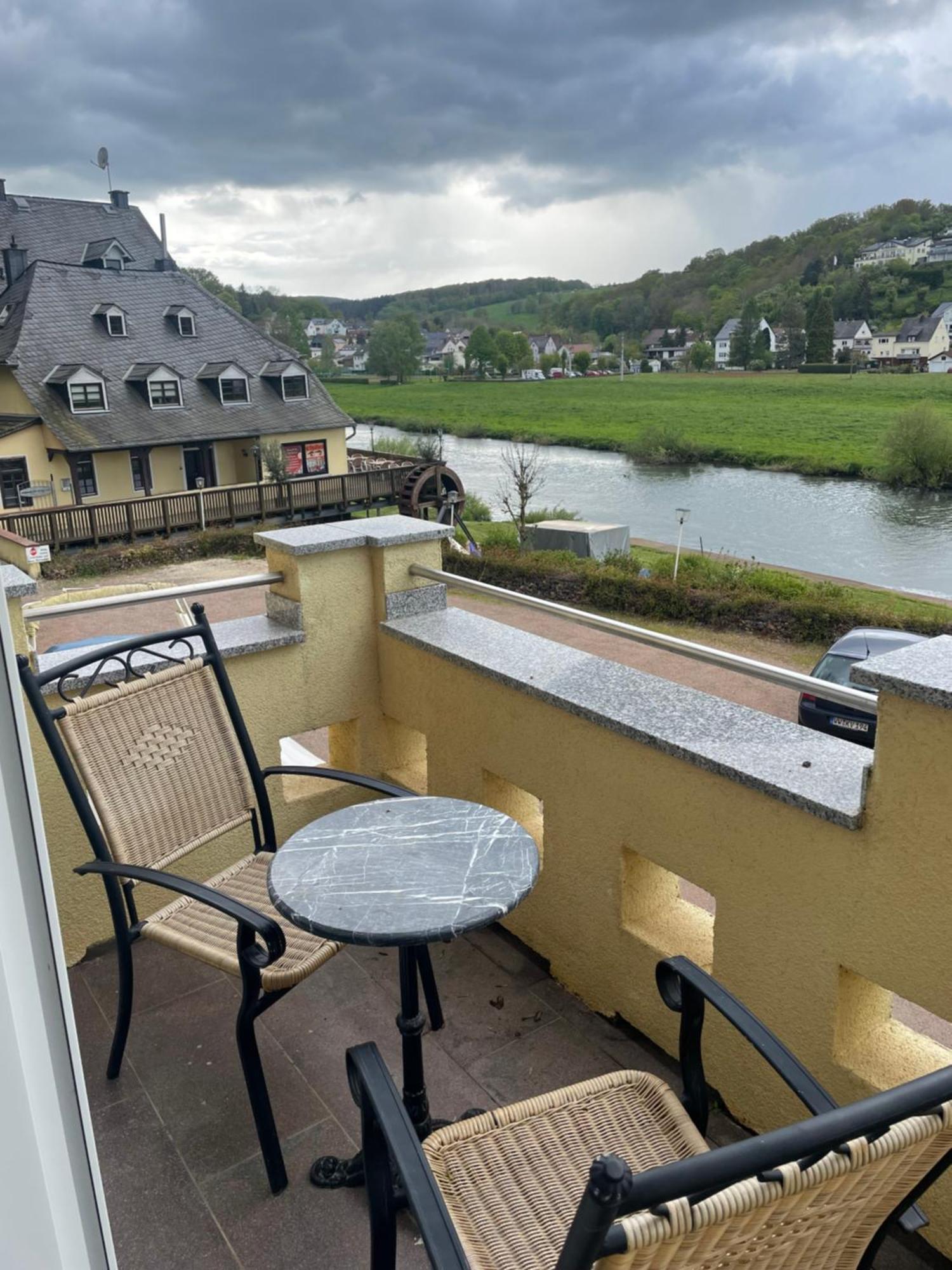 Ferienwohnung Riverside Resort Idyllisch Direkt An Der Lahn Diez Eksteriør billede