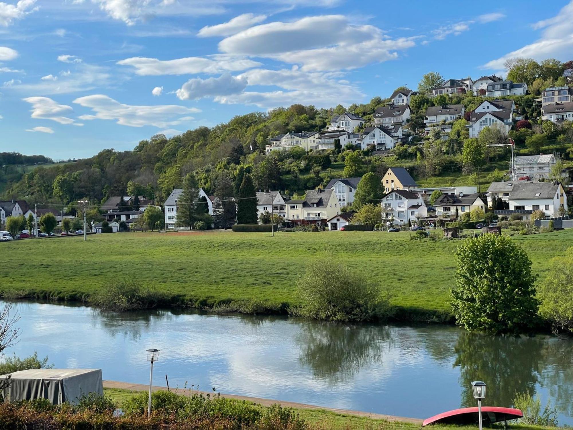 Ferienwohnung Riverside Resort Idyllisch Direkt An Der Lahn Diez Eksteriør billede